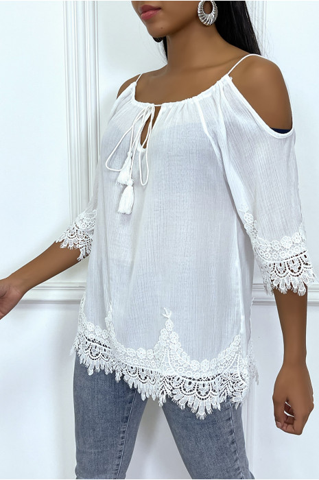 Top bohème blanc à épaules tombantes et détail ajouré - 3