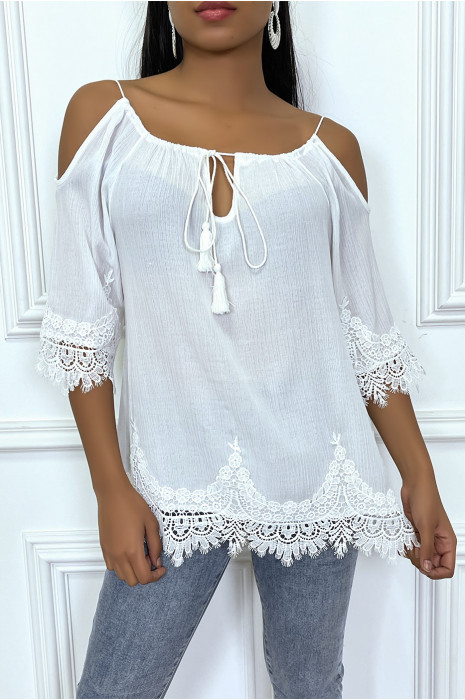 Top bohème blanc à épaules tombantes et détail ajouré - 4