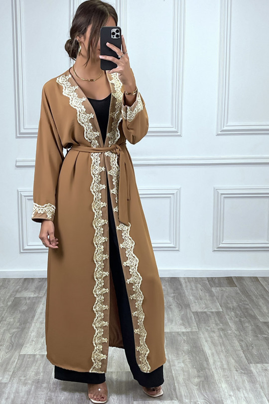 Kimono long ceinturé style abaya camel avec broderie doré - 2