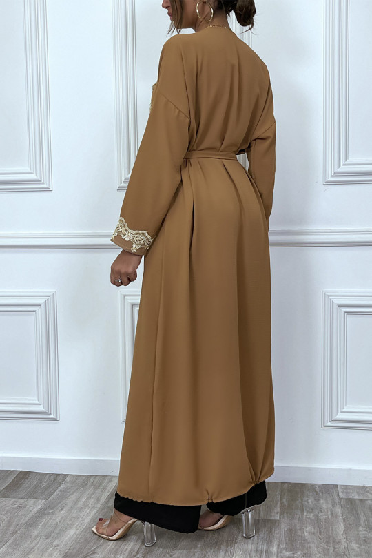 Kimono long ceinturé style abaya camel avec broderie doré - 7