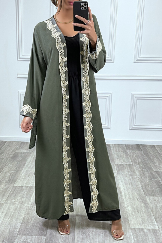 KiLKno long ceinturé style abaya kaki avec broderie doré - 1