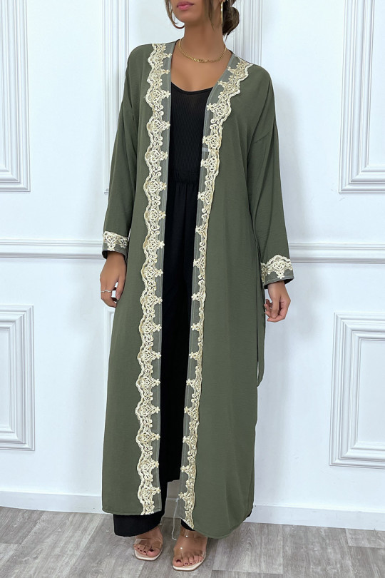 KiLKno long ceinturé style abaya kaki avec broderie doré - 4