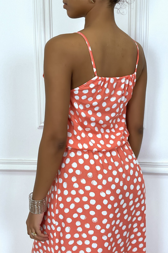 Lange koraalrode jurk met kleine witte stippen hoge kraag en elastiek in de taille - 5