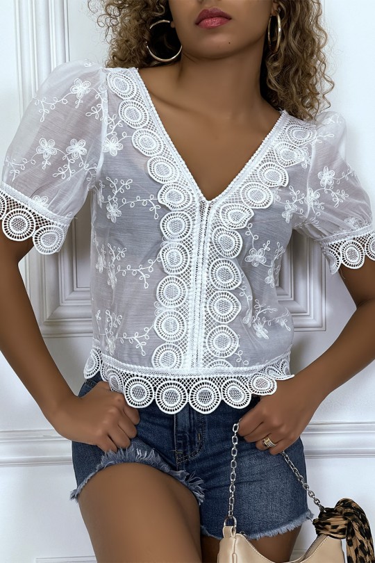 Witte opengewerkte blouse met V-hals - 2