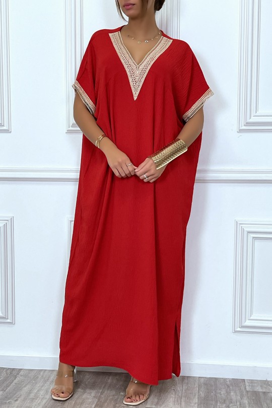 Robe longue rouge, fluide avec détails en dentelle - 7