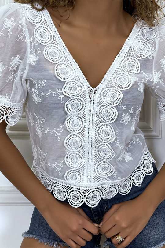 Witte opengewerkte blouse met V-hals - 7