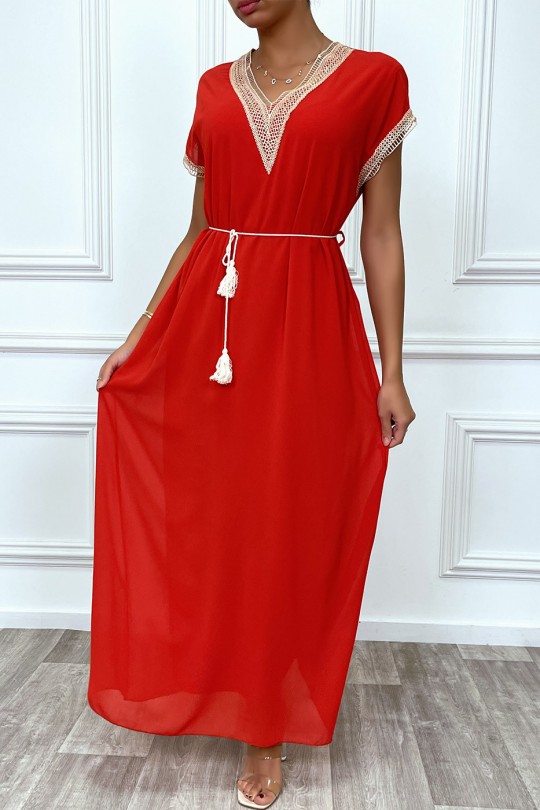 Long red dress with embroidery and beige lace belt - 2