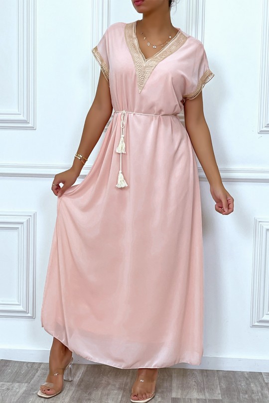 Long pink dress with embroidery and beige lace belt - 5