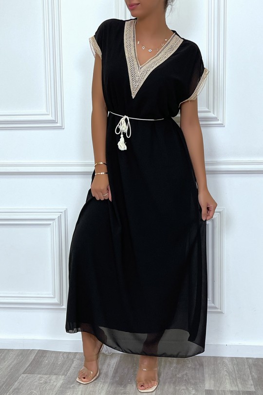 Long black dress with embroidery and beige lace belt - 3