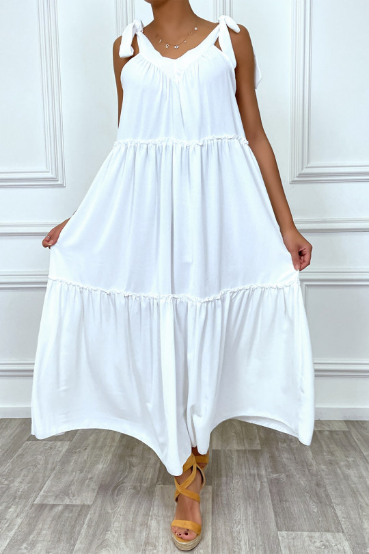 Robe blanche oversize fronc e et bretelle r glable