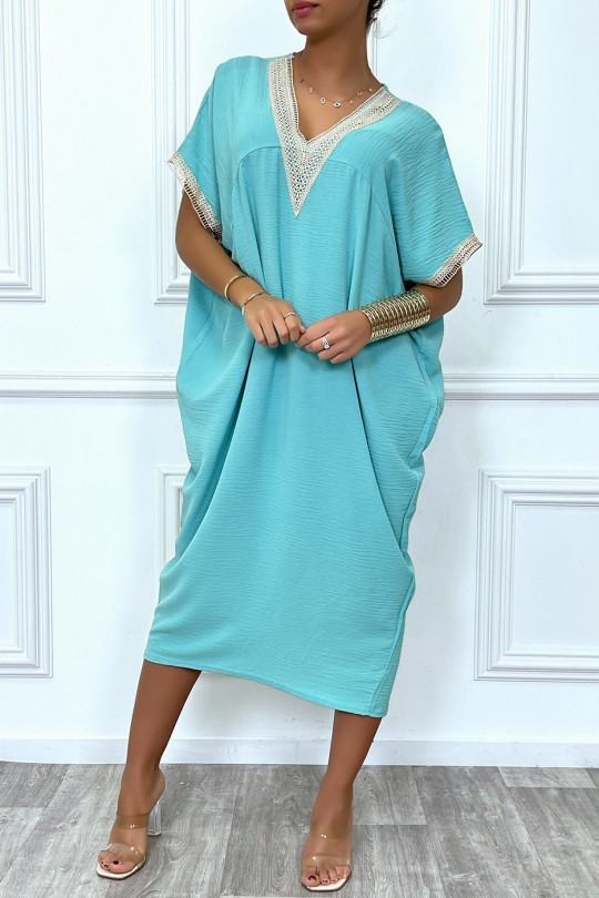 Longue robe tunique ample en turquoise avec dentelle au col et aux manches - 2