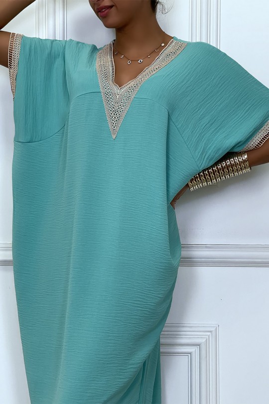 Longue robe tunique ample en turquoise avec dentelle au col et aux manches - 3