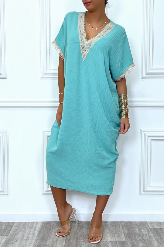 Longue robe tunique ample en turquoise avec dentelle au col et aux manches - 4