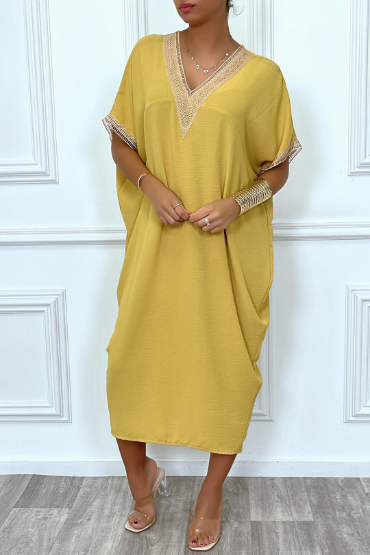 Longue robe tunique ample en moutarde avec dentelle au col et aux manches - 6