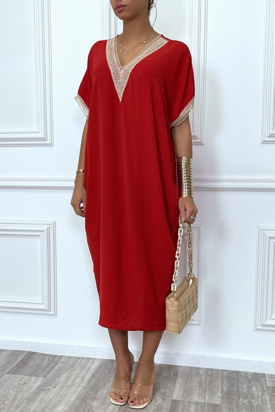 Longue robe tunique ample en rouge avec dentelle au col et aux manches - 4