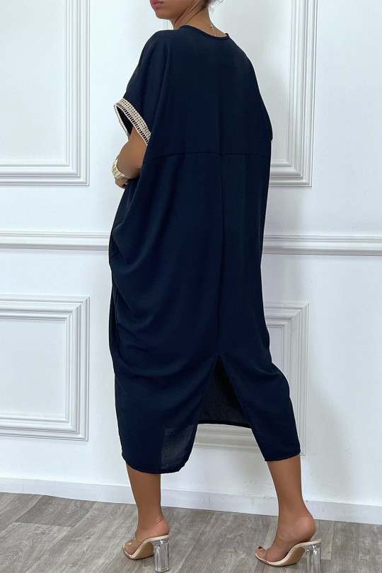 Longue robe tunique ample en marine avec dentelle au col et aux manches - 1