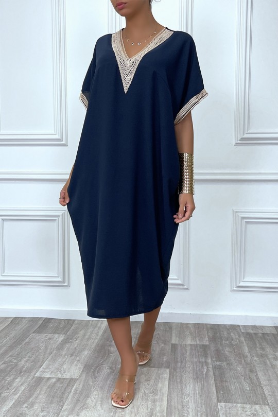 Longue robe tunique ample en marine avec dentelle au col et aux manches - 4