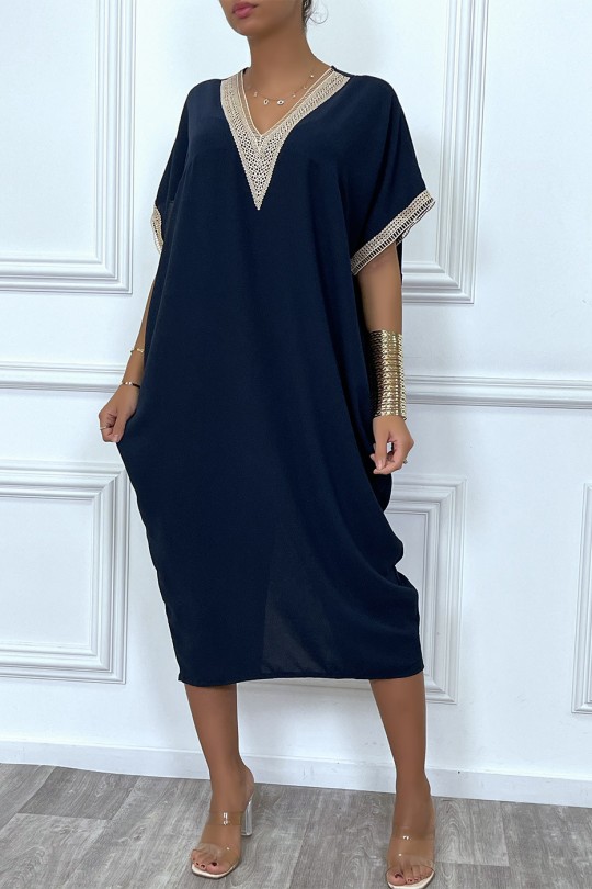 Longue robe tunique ample en marine avec dentelle au col et aux manches - 6