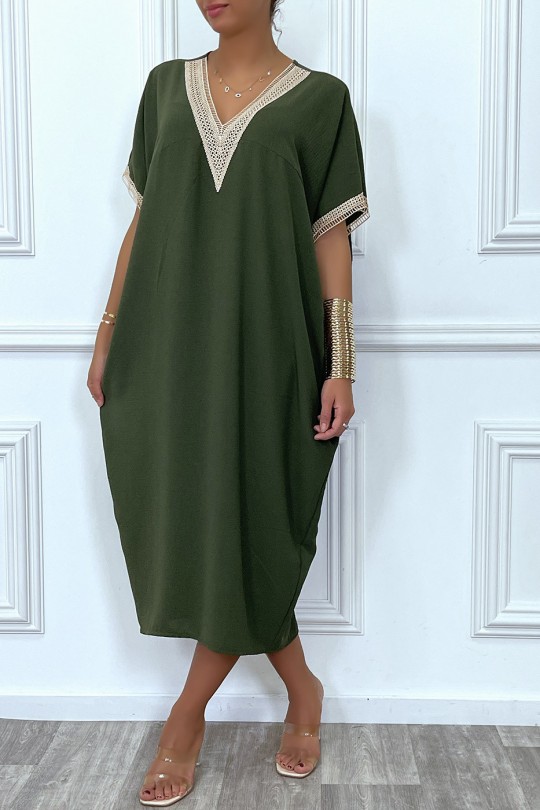 Longue robe tunique ample en kaki avec dentelle au col et aux manches - 6