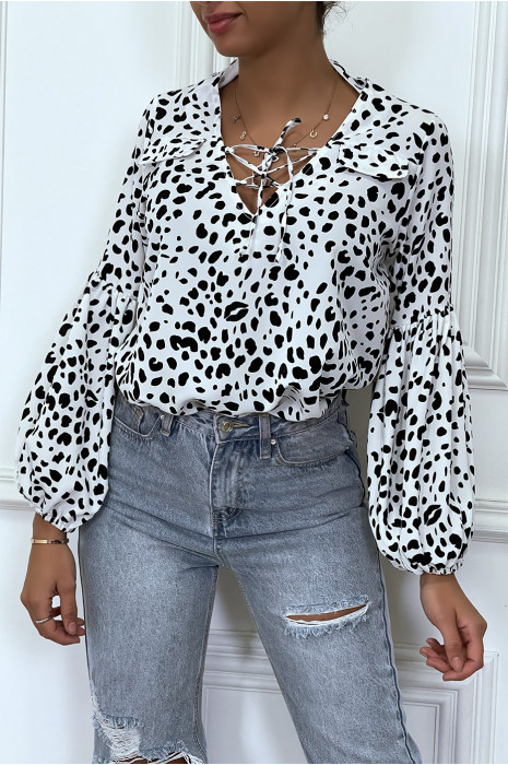Blouse motif blanc et noir avec lacet et manches bouffante - 3