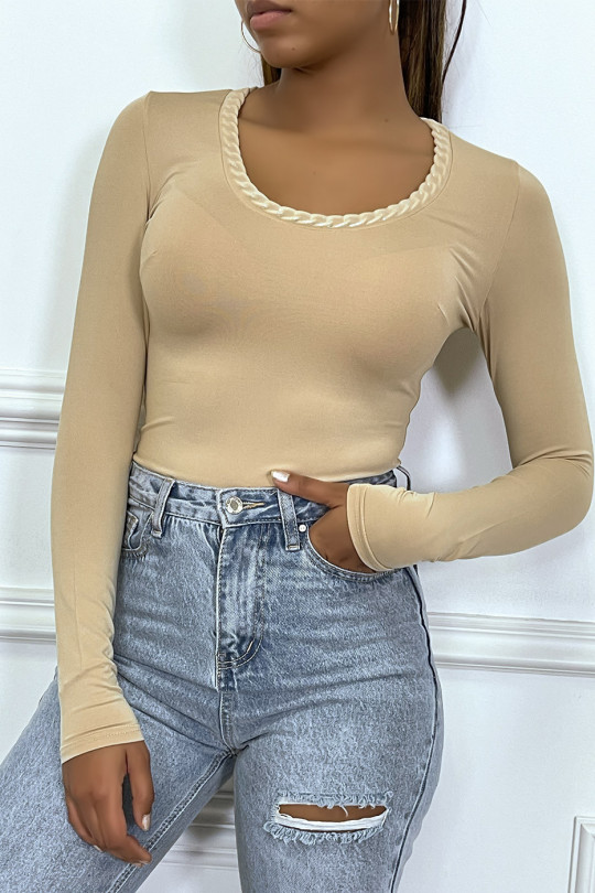Beige long-sleeved T-shirt with chain collar - 3