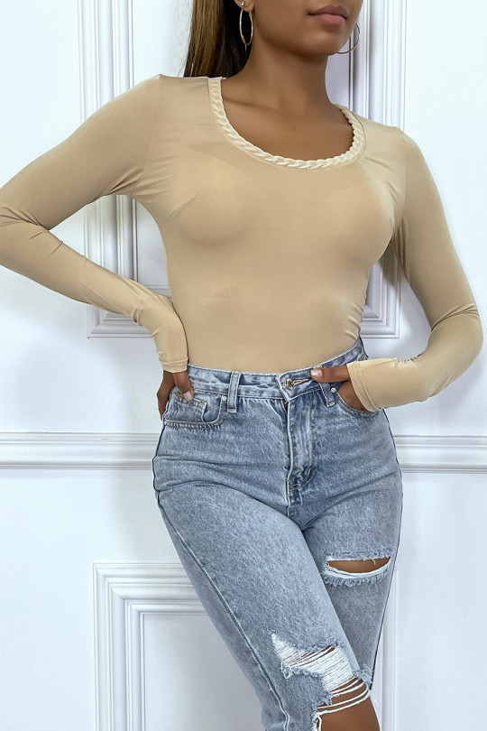 Beige long-sleeved T-shirt with chain collar - 5