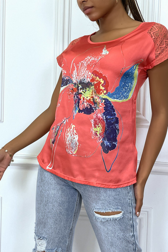 Vloeiend koraal t-shirt, satijn materiaal aan de voorkant, met kleuren bloemenprint - 5100 - 2