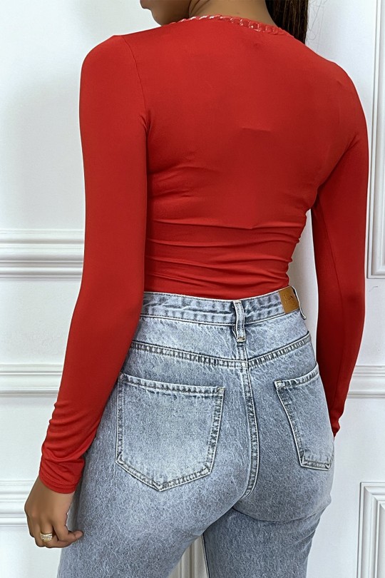 Red long-sleeved chain-collar T-shirt - 1