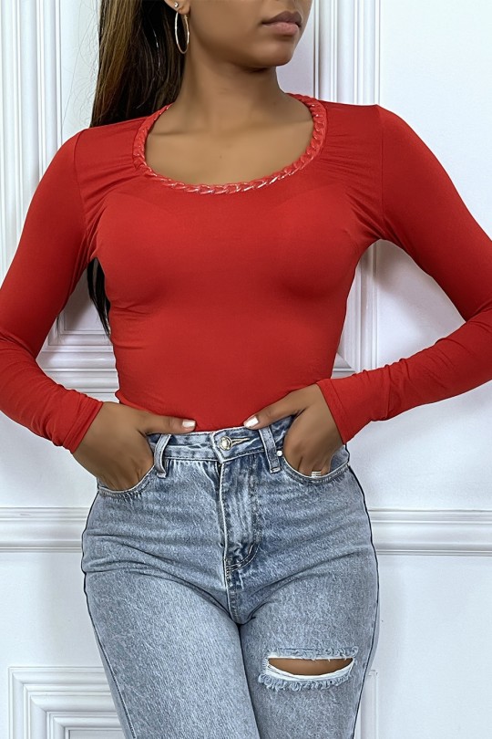 Red long-sleeved chain-collar T-shirt - 3