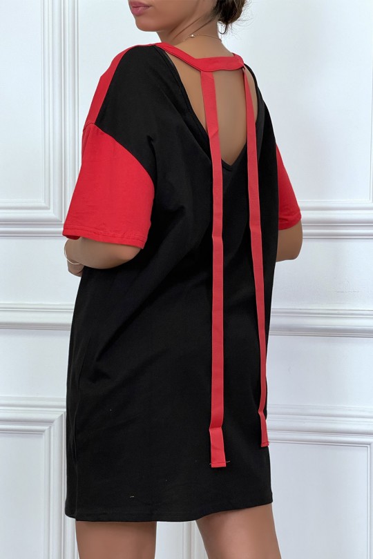Robe t-shirt rouge et noir avec photo/inscription, dos ouvert - 2