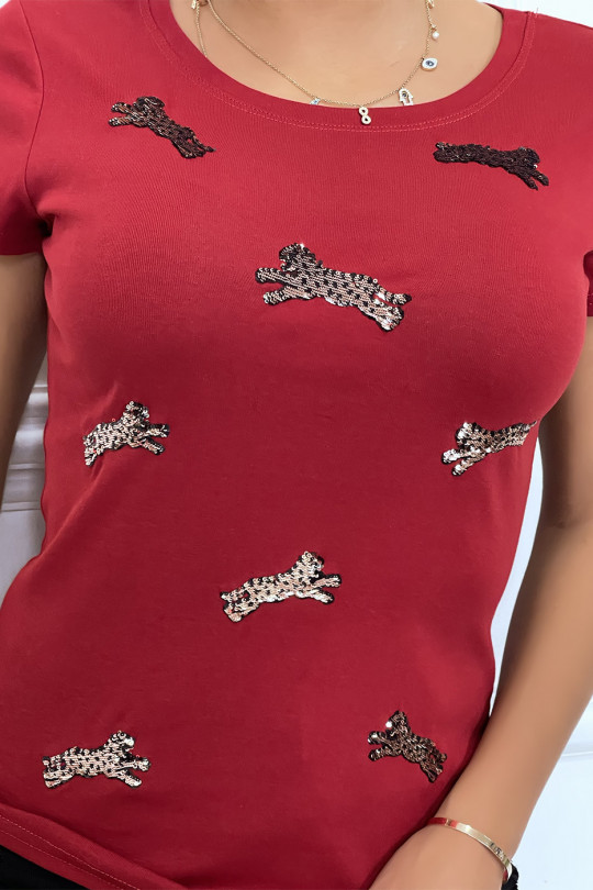 T-shirt bordeaux à manches courtes avec léopards pailletés - 1