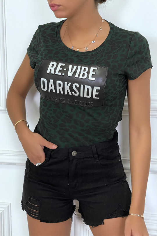 T-shirt vert imprimé léopard avec écriture à manches courtes - 4