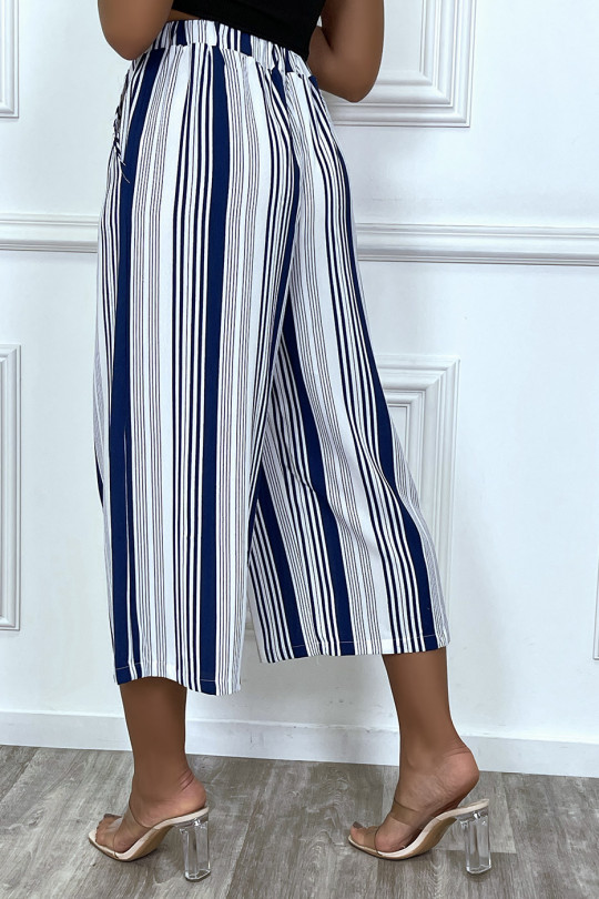 Short white palazzo pants with navy stripes, belted - 1