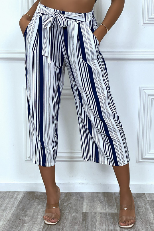 Short white palazzo pants with navy stripes, belted - 5