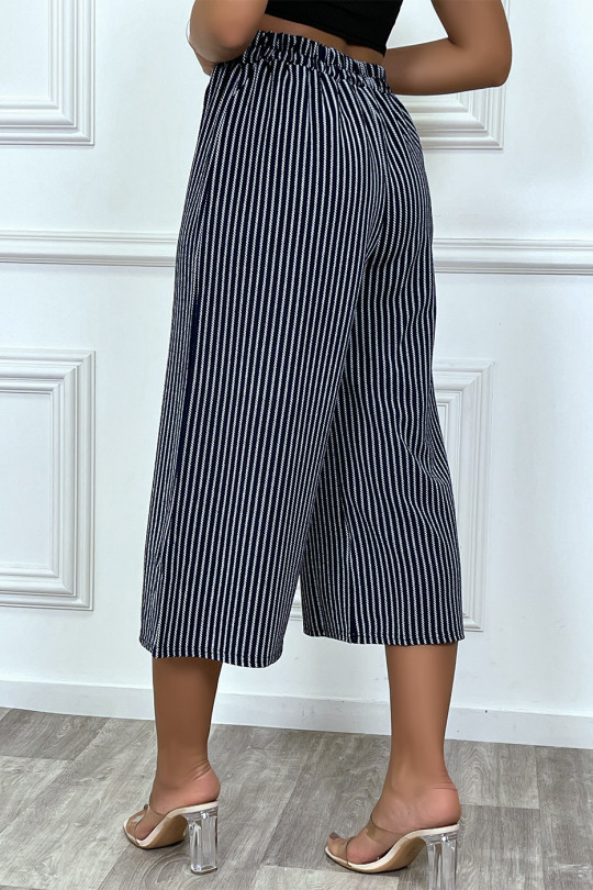 Short navy palazzo pants with white stripes, belted - 1