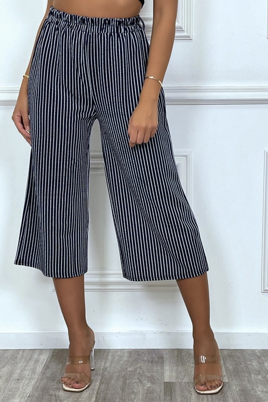 Short navy palazzo pants with white stripes, belted - 4