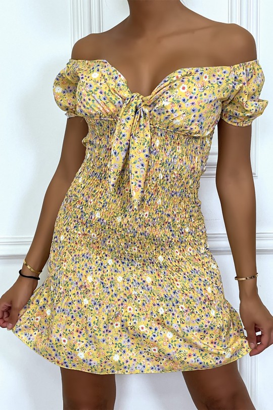 Korte geplooide jurk, bloemengeel met boothals - 1