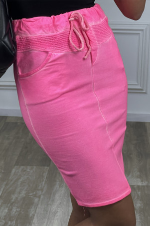 Fuchsia skirt in very sporty washed cotton with pockets and lace.