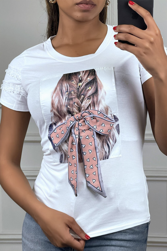 Tee-shirt blanc avec dessins et ruban rose - 2