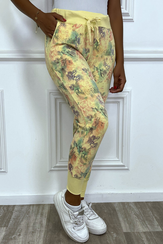 Yellow jogging bottoms with old floral prints - 2