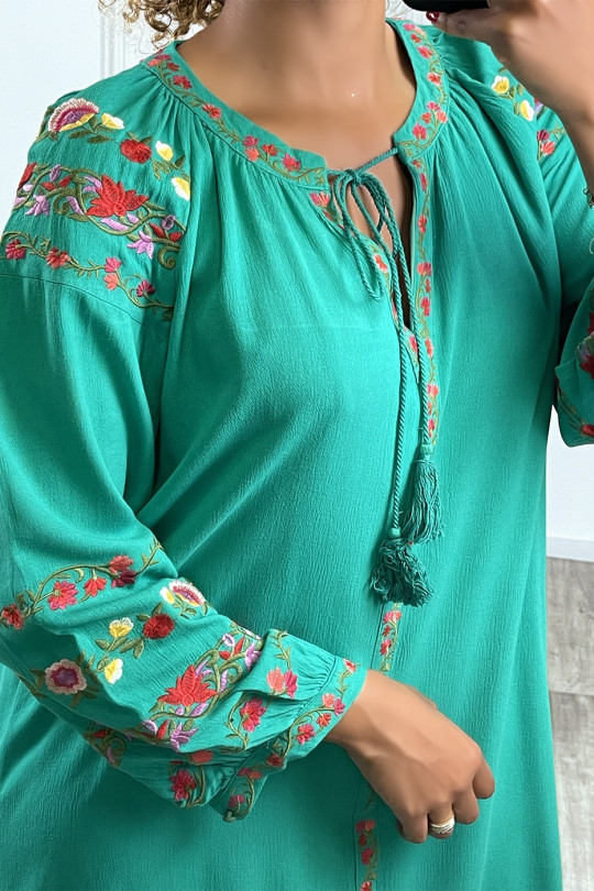 Robe blouse verte ample avec broderie de couleurs - 2