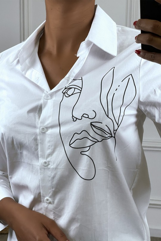 Chemise blanche avec dessin de visage en noir, à manches longues