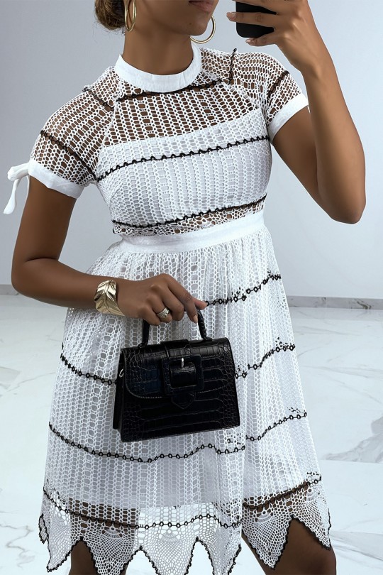 Very chic white openwork dress with round neck and short sleeves with small knots - 3