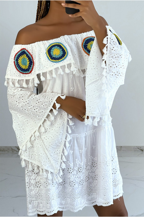 Witte tuniekjurk met mooie borduurdetails en opengewerkte patronen - 1