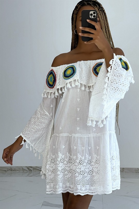 White tunic dress with pretty embroidery details and openwork patterns - 2