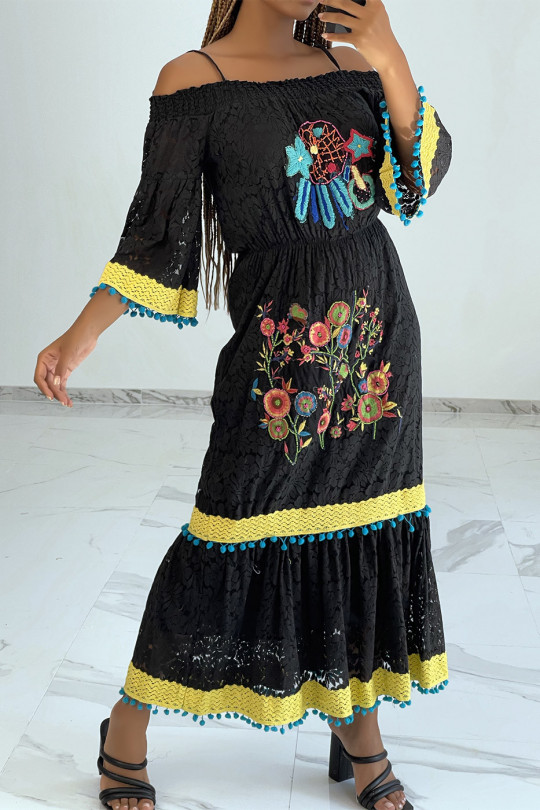 Boheemse stijlvolle zwarte jurk met kleurrijke borduursels en kant - 2
