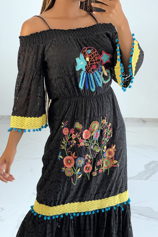 Boheemse stijlvolle zwarte jurk met kleurrijke borduursels en kant - 3