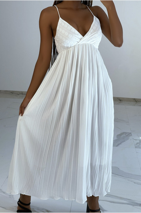 Robe blanche longue plissée à décolleté cache-coeur et broderie fleurie - 2