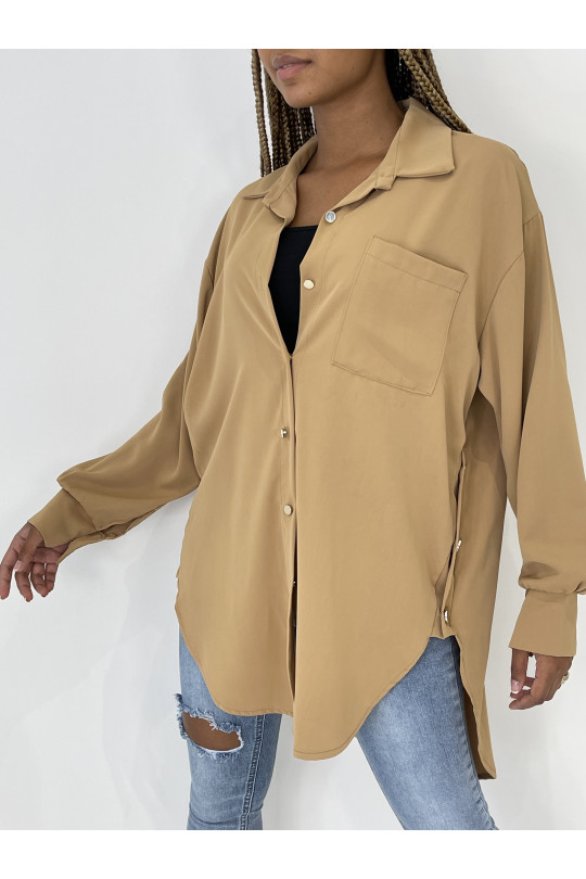 Chemise oversize camel à détails boutons metallisés - 1