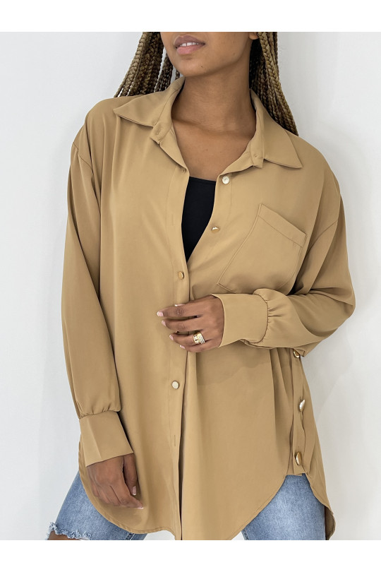 Chemise oversize camel à détails boutons metallisés - 2